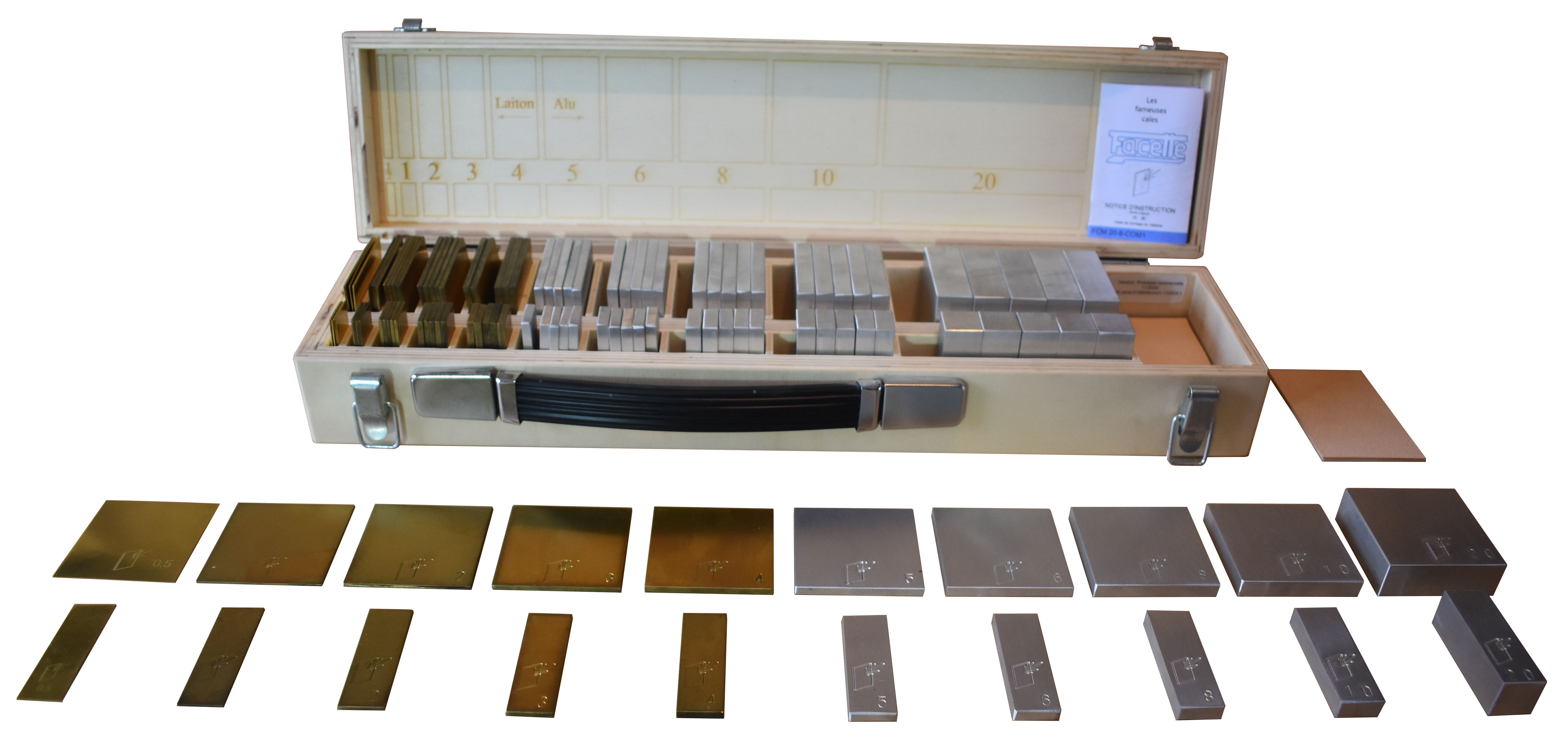 Boîte ouverte avec cales esposées.